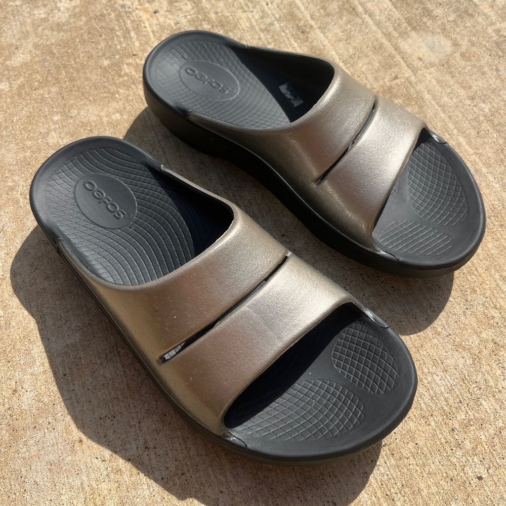 OOFOS. M5 / W7 OOahh Slide Sandal